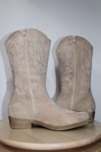 Botas camperas beige Cowboy – Estilo Western Atemporal