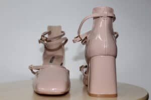Zapato de vestir con tacón ancho cómodo e ideal 