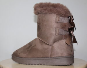 Botas marrones de invierno con un toque de elegancia. Confeccionadas en materiales suaves y afelpados