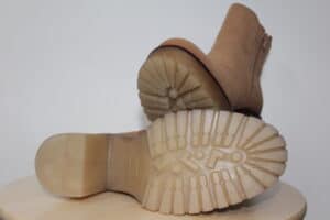 Botines de Tacón Grueso en Color Camel – Elegancia y Comodidad