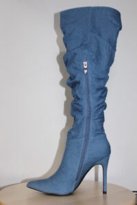 Botas modelo tejano con tacón fino