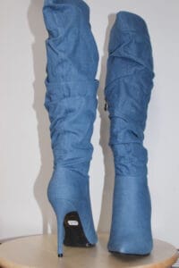 Botas modelo tejano con tacón fino