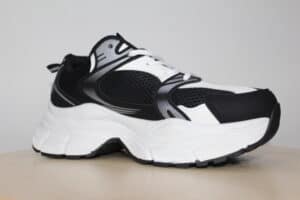 Zapatillas Deportivas Blanco y Negro – Estilo y Rendimiento