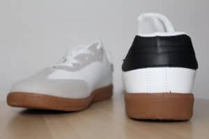 Zapatillas Casual Blanco y Beige – Diseño Minimalista