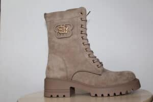 Botín militar de antelina ideal para este invierno