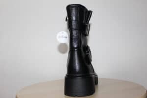 Bota clásica estilo motera valorado como calzado muy ajustable