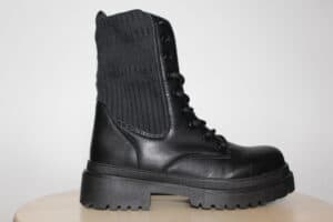Bota estilo militar con calcetín negro muy adaptable