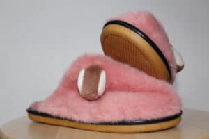 Zapatillas YOGI cálidas y cómodas, ideales para estar por casa.