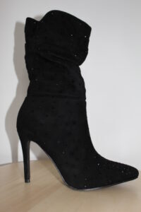 Botas de tacón alto en negro intenso y camel suave