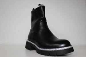 Bota polipiel con bonitos adornos en contorno de suela