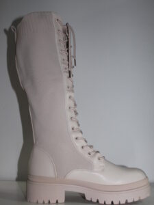Botas Altas Beige con Cordones – Estilo Casual y Moderno