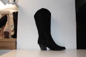 Botas Negras de Tacón – Sofisticación que Marca Tendencia