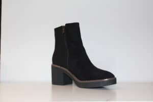 Botines Negros de Tacón Grueso - Estilo y Versatilidad