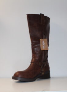 Botas Altas de Cuero Marrón – Estilo Clásico y Resistente