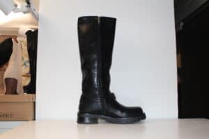 Botas Negras de Suela Gruesa | Fuerza y Estilo en Cada Paso