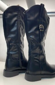 Botas negras de caña alta con hebilla - Elegancia clásica